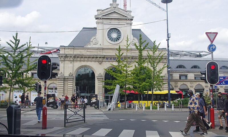 Entrer en contact avec la gare de Namur